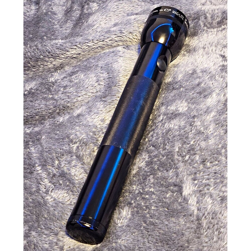 12" Mag-Lite Flashlight with extra bulb - Black/Aluminum - TESTED and WORKING